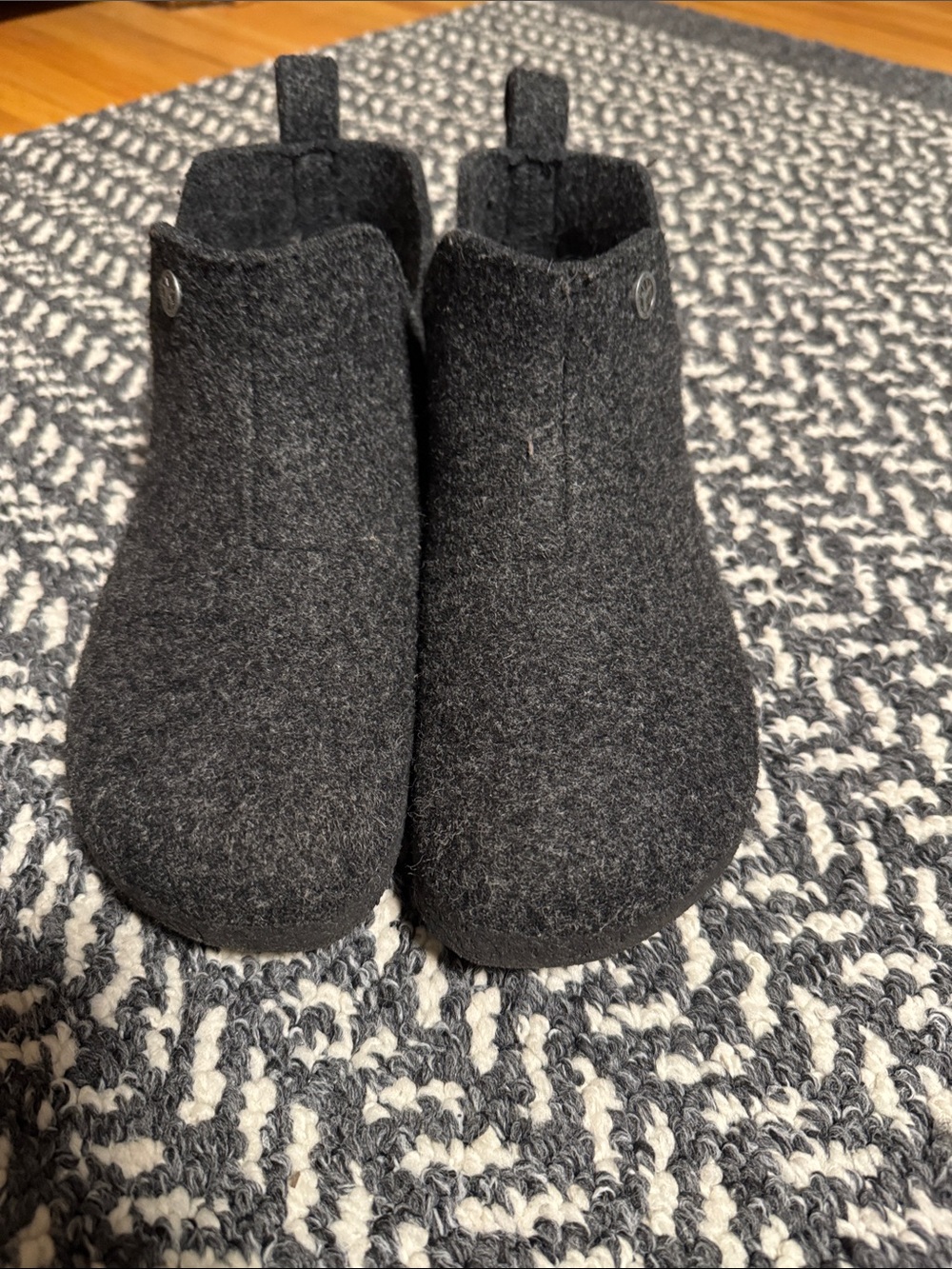 Birkenstock Men’s Dark Gray Wool Clogs/Bootie Slippers. Size 8.